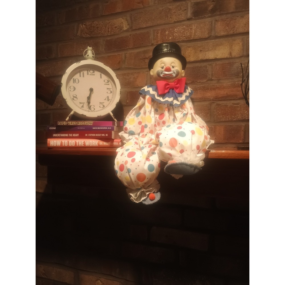 Vintage Sitting Circus Clown Sits 9" Tall